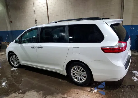 2015 Toyota Sienna Xle z USA, uszkodzony, nr VIN 5TDYK3DC3FS591434